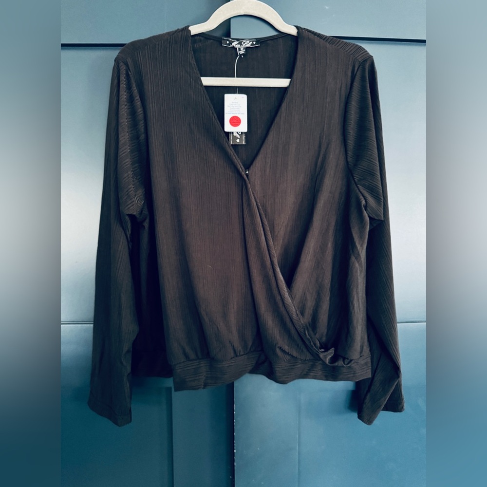 Miss Lili Black Women's Wrap Top Size 1X NWT